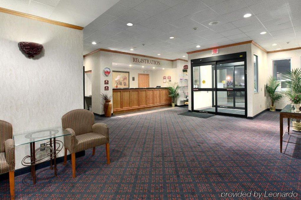 Hays Ambassador Hotel & Conference Center Interior foto